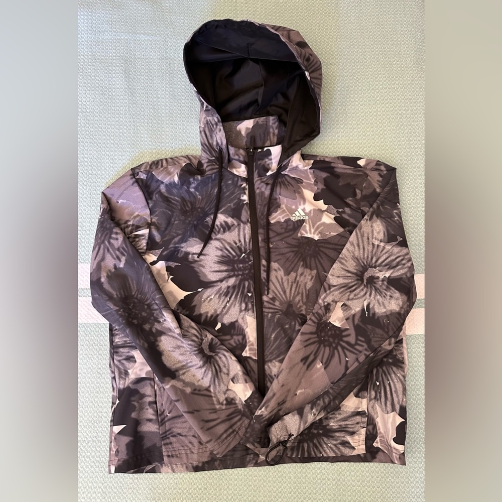 Adidas women’s Allover Printed Woven Jacket size M